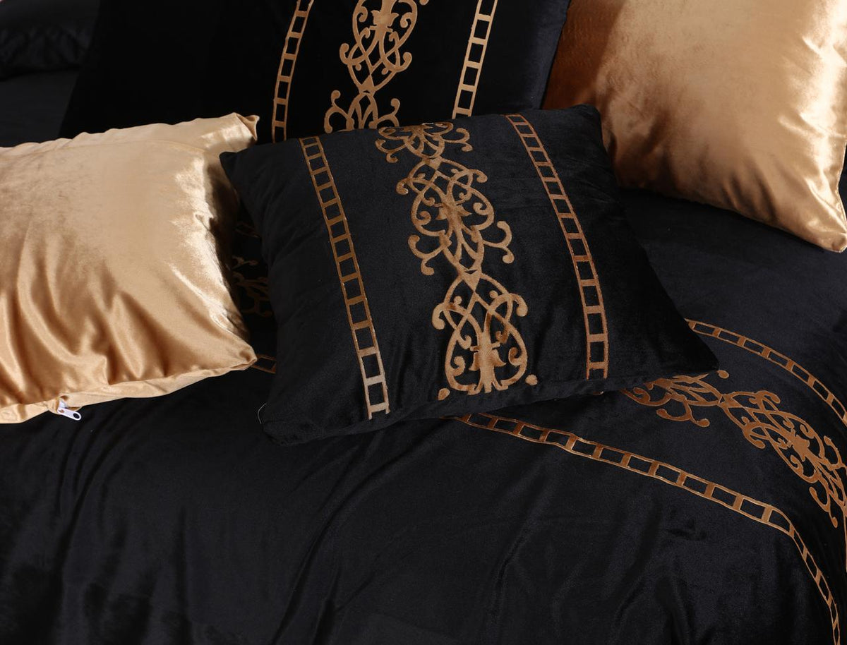 Luxury Velvet Aplic Duvet Set Black & Golden 1552