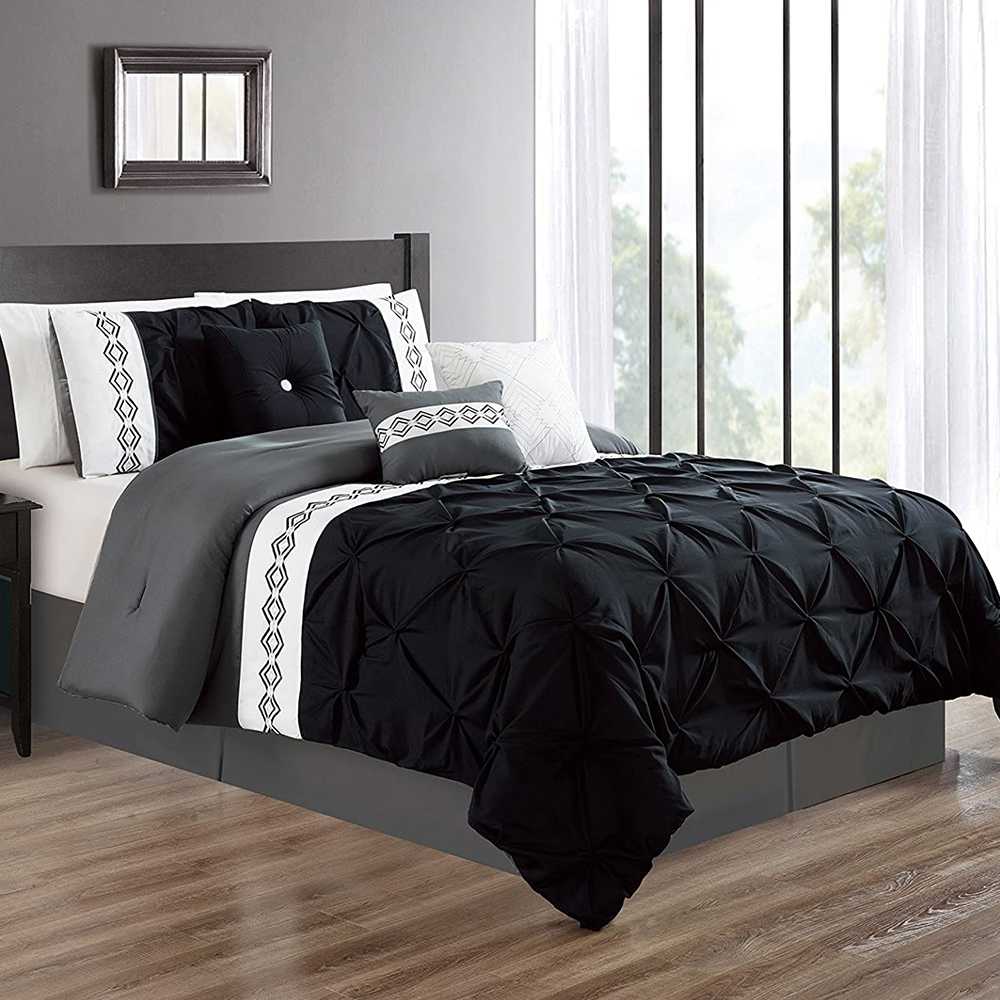 Embroidered Pintuck Duvet -Black