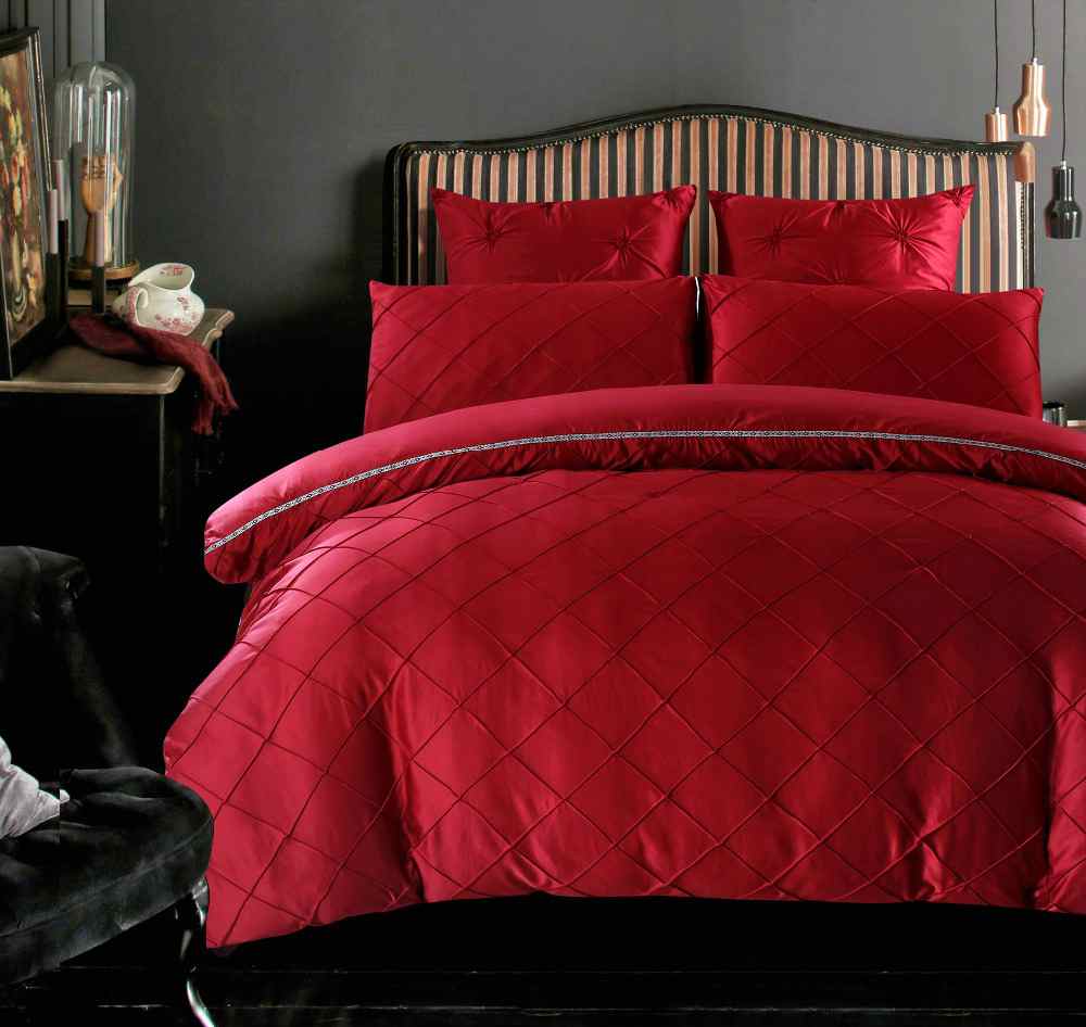 Cross Pleated Duvet Set - Red