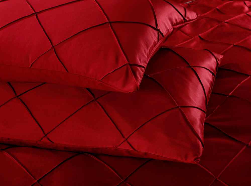 Cross Pleated Duvet Set - Red